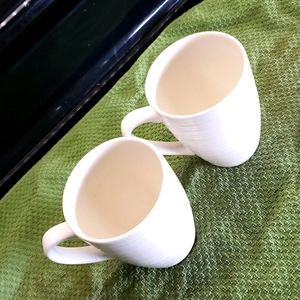 2 white mugs